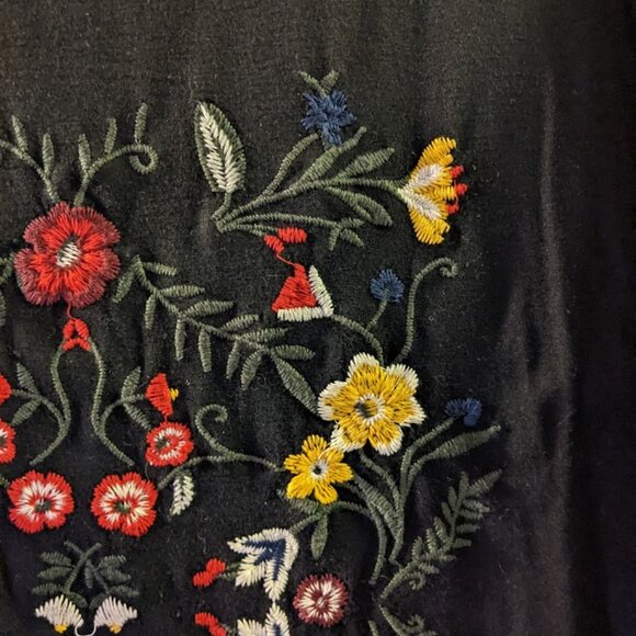 "Les Amis" Floral Embroidered Tee in Size L - Picture 2 of 16